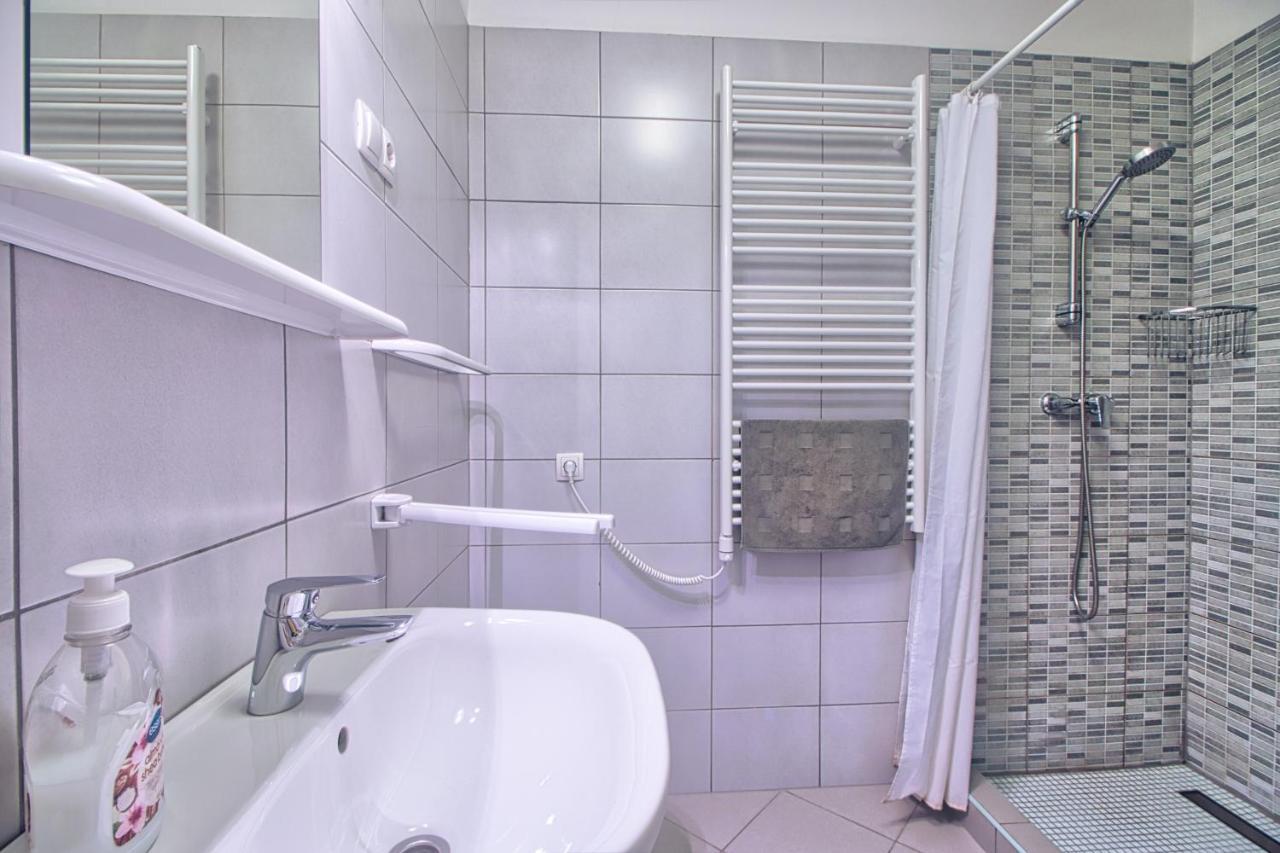 Apartments Podvorac Tribunj  Bagian luar foto